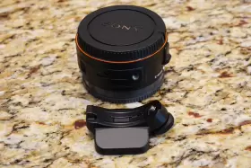 Sony La-ea1 A-mount Lens To E-mount Camera Adapter Excellent Condition Sony La-ea1 A-mount Lens To E-mount Camera Adapter Excellent Condition